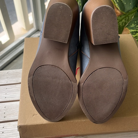 Womens Blue western boots great condition with box. Stylish and comfortable - Picture 5 of 6